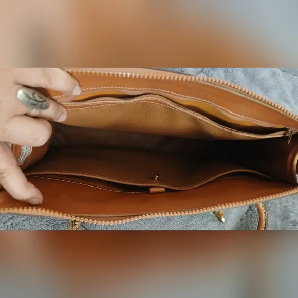 Vintage Dooney & Bourke Crossbody - Picture 13 of 16